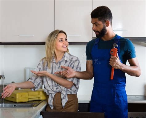 casalinghe italiane scopano|Idraulico E Casalinga In Cucina .